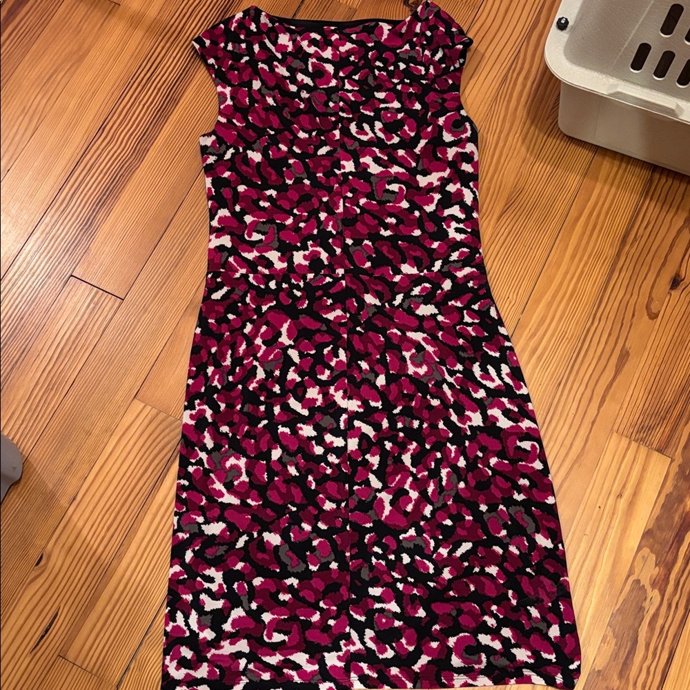 Kasper Black, Red and Cream dress. Size 12 - Picture 4 of 4